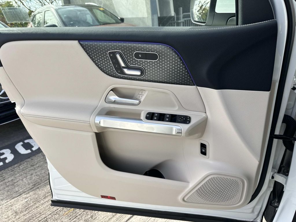 Thumbnail: 2026 Mercedes-Benz E-Class - 15