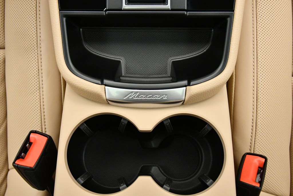 Thumbnail: 2025 Porsche Macan - 30