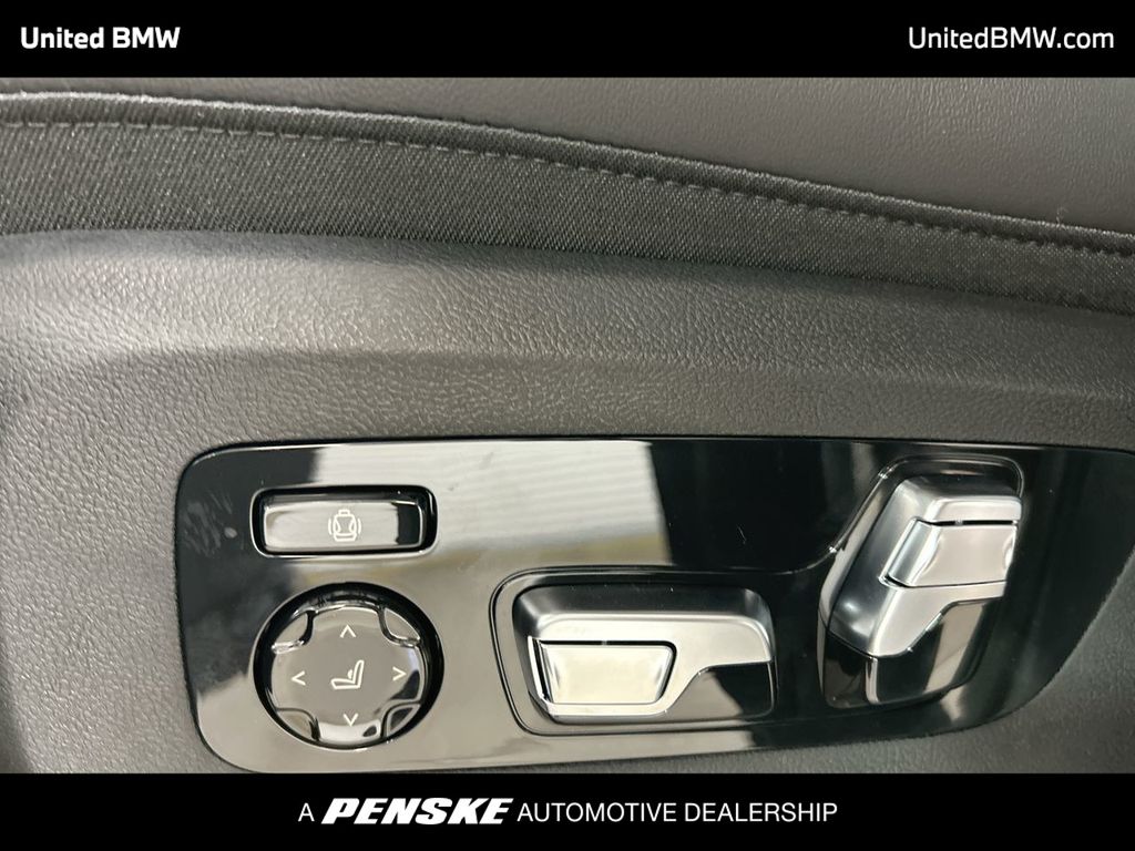 Thumbnail: 2026 BMW X7 - 12