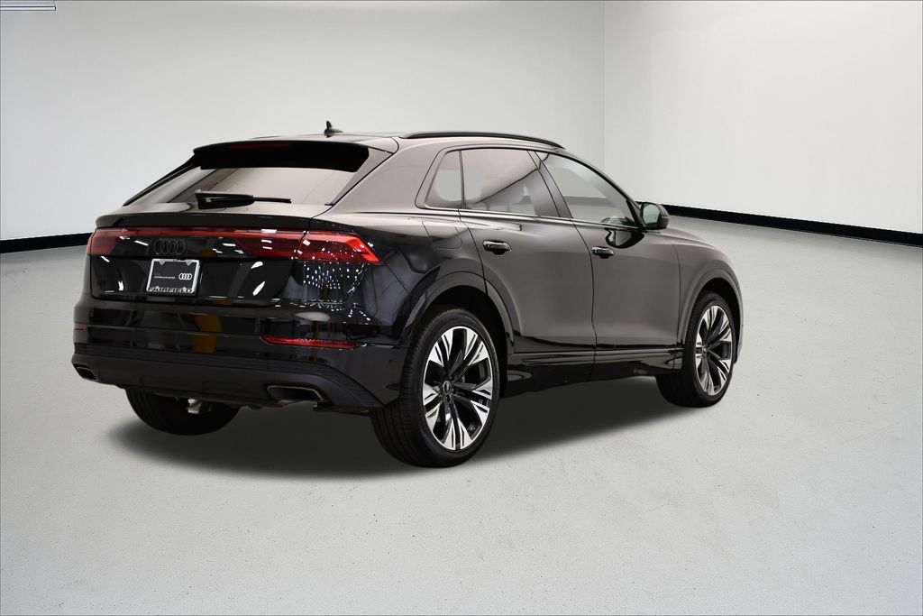 Thumbnail: 2024 Audi Q8 - 5