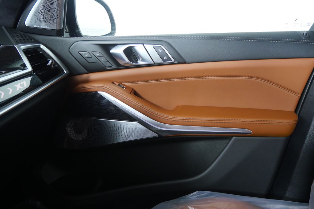 Thumbnail: 2026 BMW X7 - 27