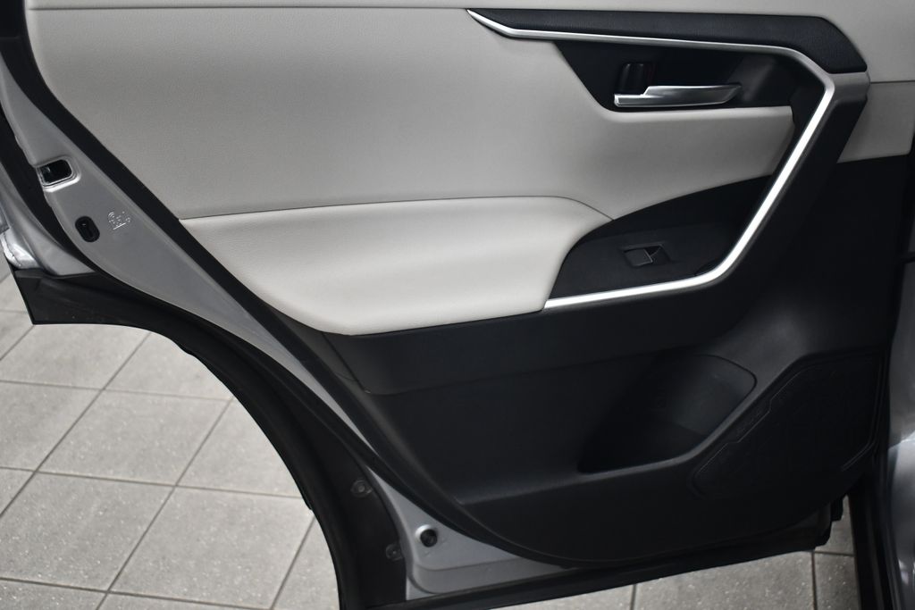 Thumbnail: 2021 Toyota RAV4 - 28