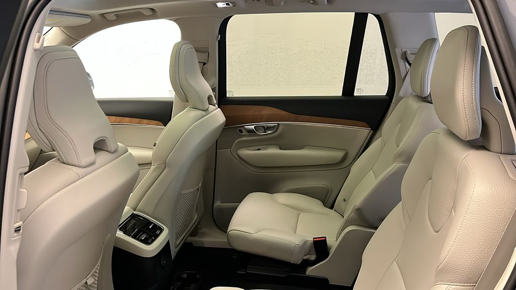 2022 Volvo XC90 T8 Inscription 24