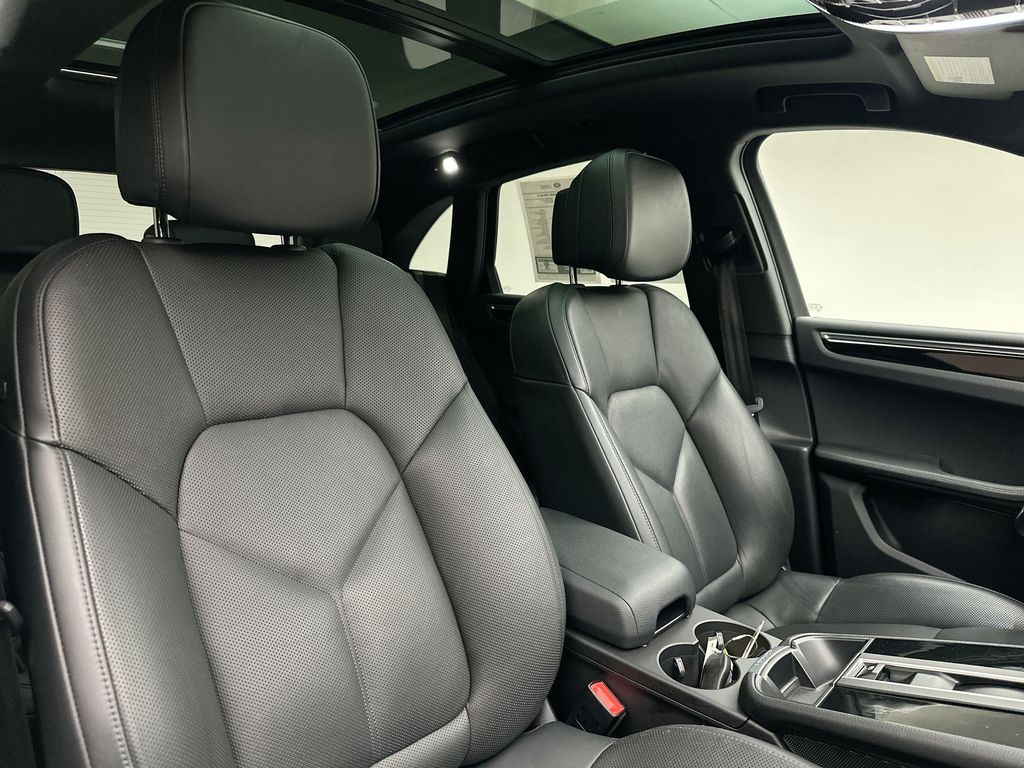 Thumbnail: 2023 Porsche Macan - 18