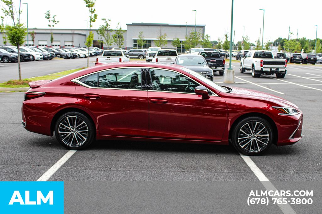 Used 2025 Red Lexus 300h image 9