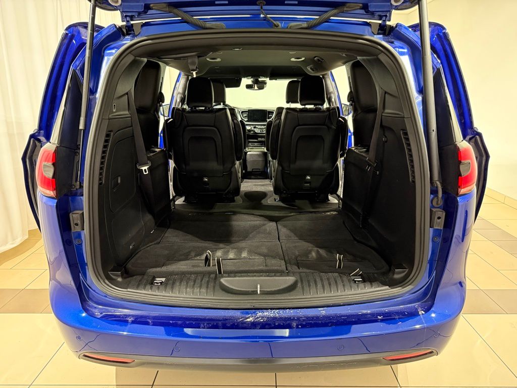 Thumbnail: 2021 Chrysler Pacifica - 12