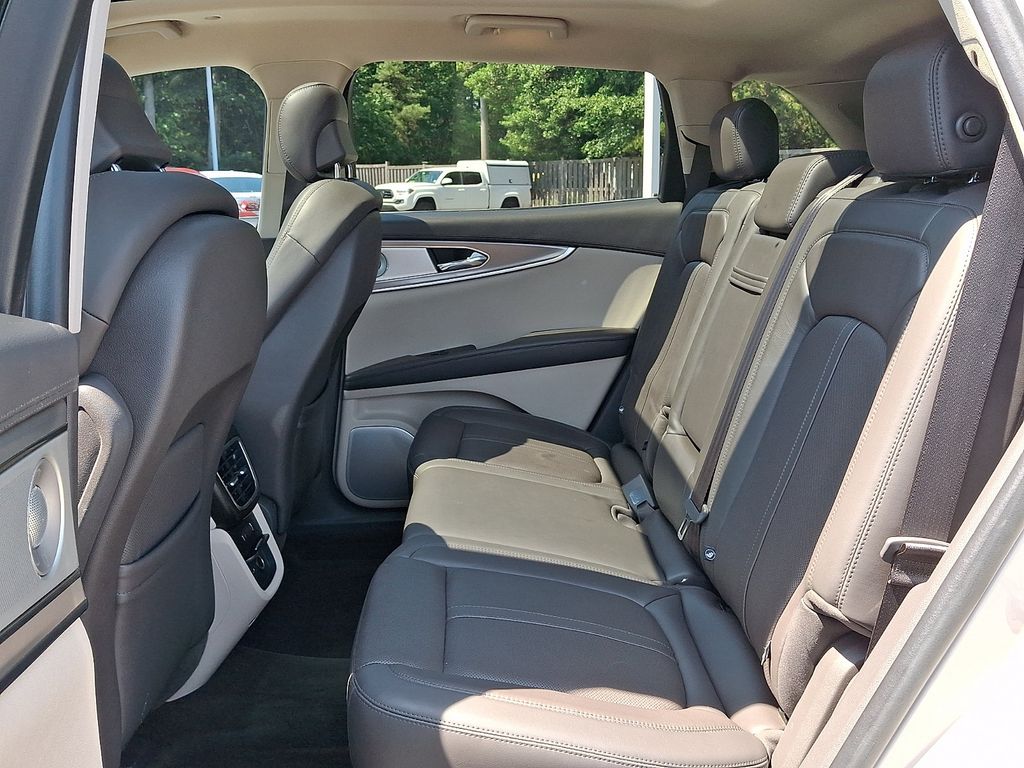 Thumbnail: 2019 Lincoln Nautilus - 11