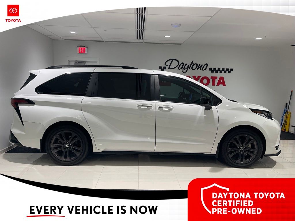 2025 Toyota Sienna XSE - Photo 10