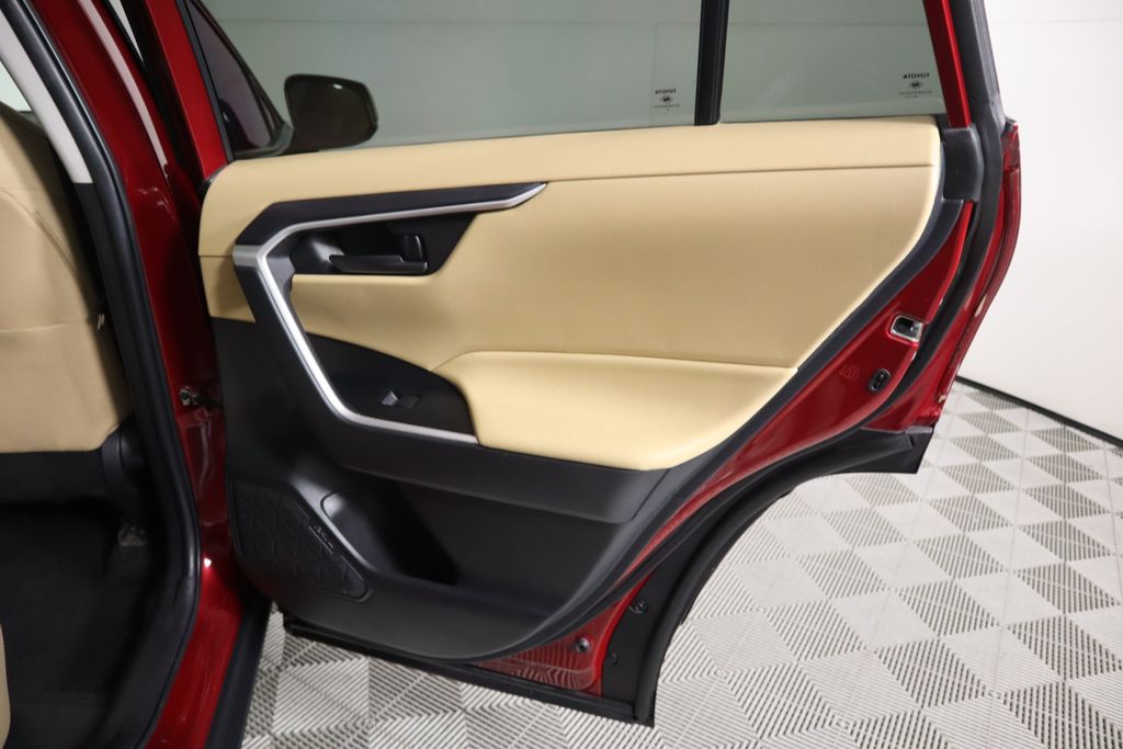 2022 Toyota RAV4 LE 27
