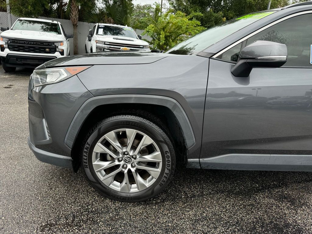 2019 Toyota RAV4 XLE Premium 13