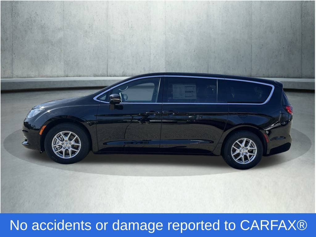 2025 Chrysler Voyager LX photo 2