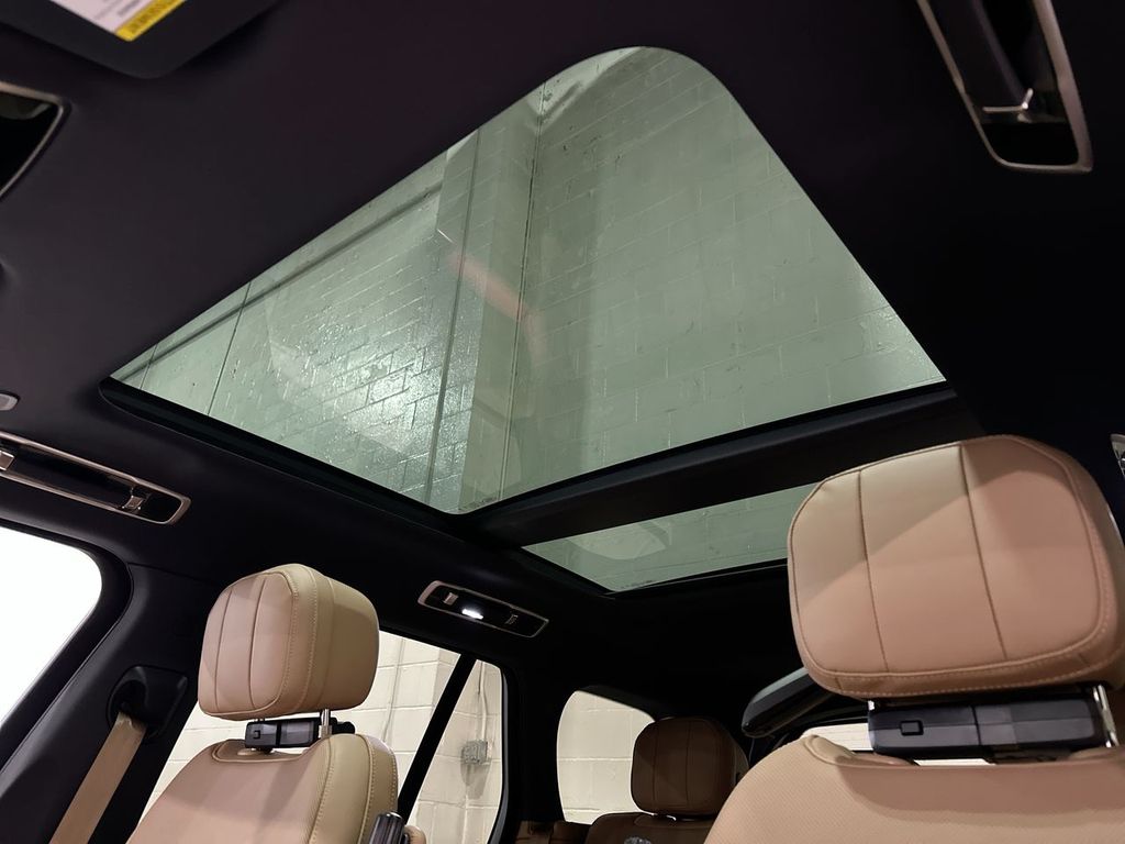 Thumbnail: 2026 Land Rover Range Rover - 11