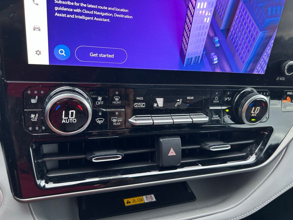Thumbnail: 2024 Toyota Highlander - 27