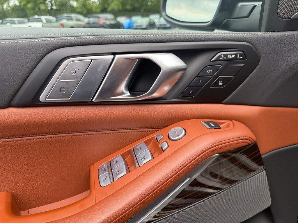 Thumbnail: 2026 BMW X7 - 30