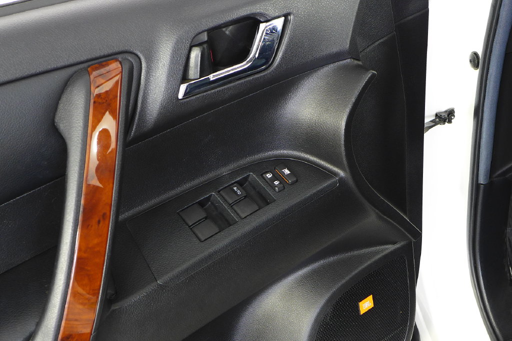 Thumbnail: 2013 Toyota Highlander - 10