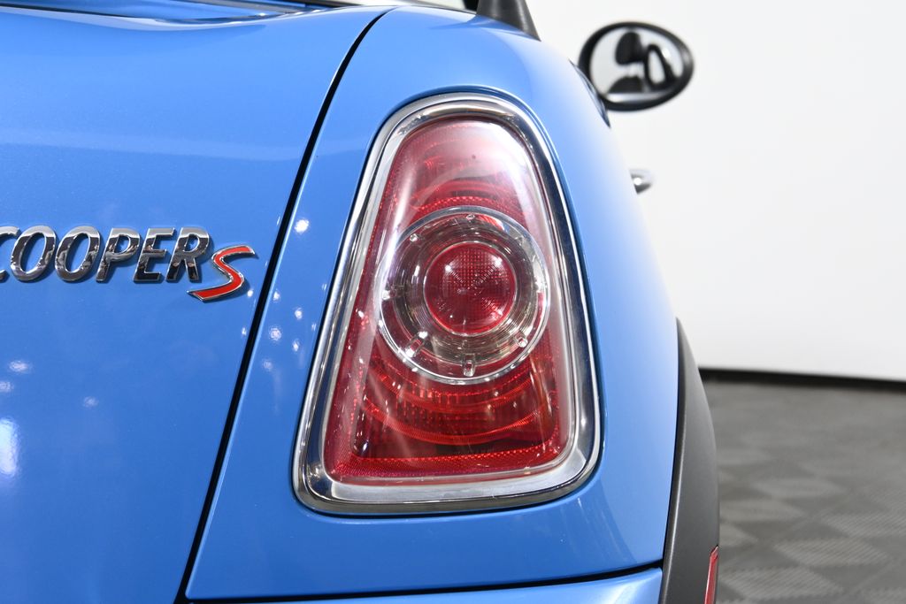 2014 MINI Cooper Base 19