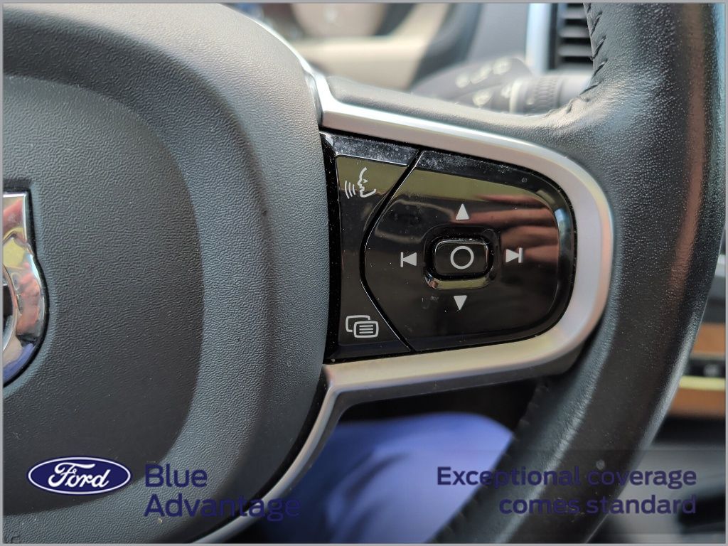 Used 2022 White Volvo T6 Momentum image 10