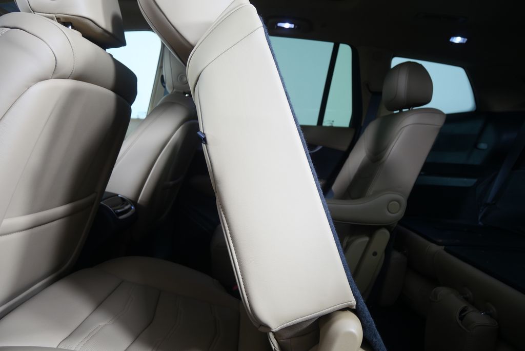 Thumbnail: 2024 Cadillac XT6 - 18