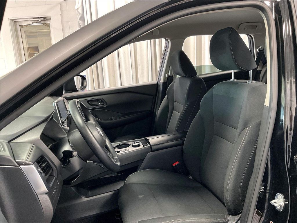2024 Nissan Rogue — photo 10