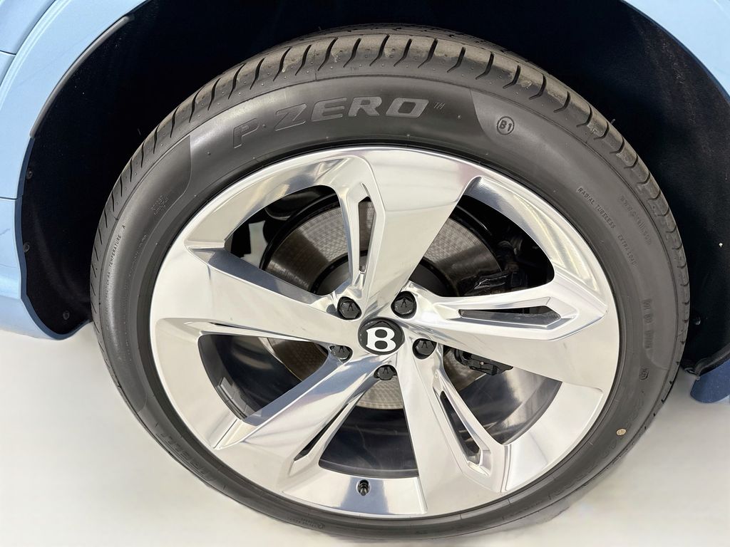 Thumbnail: 2026 Bentley Bentayga - 32