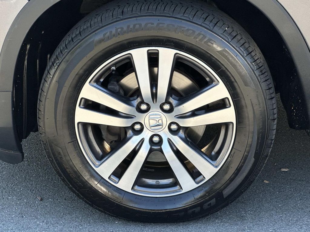 Thumbnail: 2017 Honda Pilot - 9