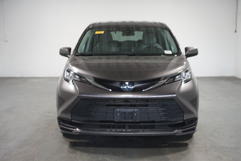 2023 Toyota Sienna LE 2