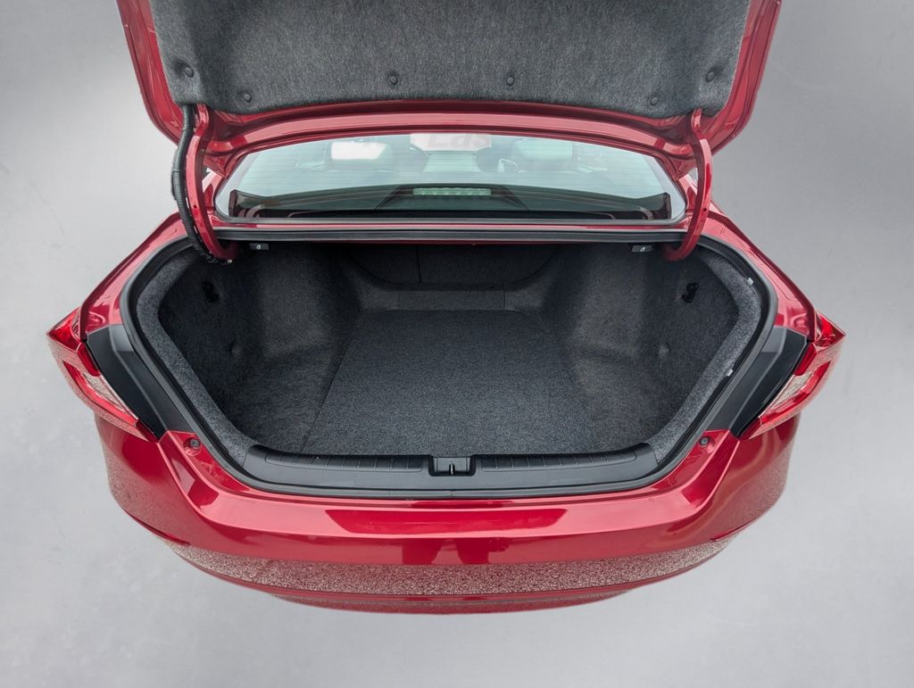 Used 2018 Red Honda Touring image 25