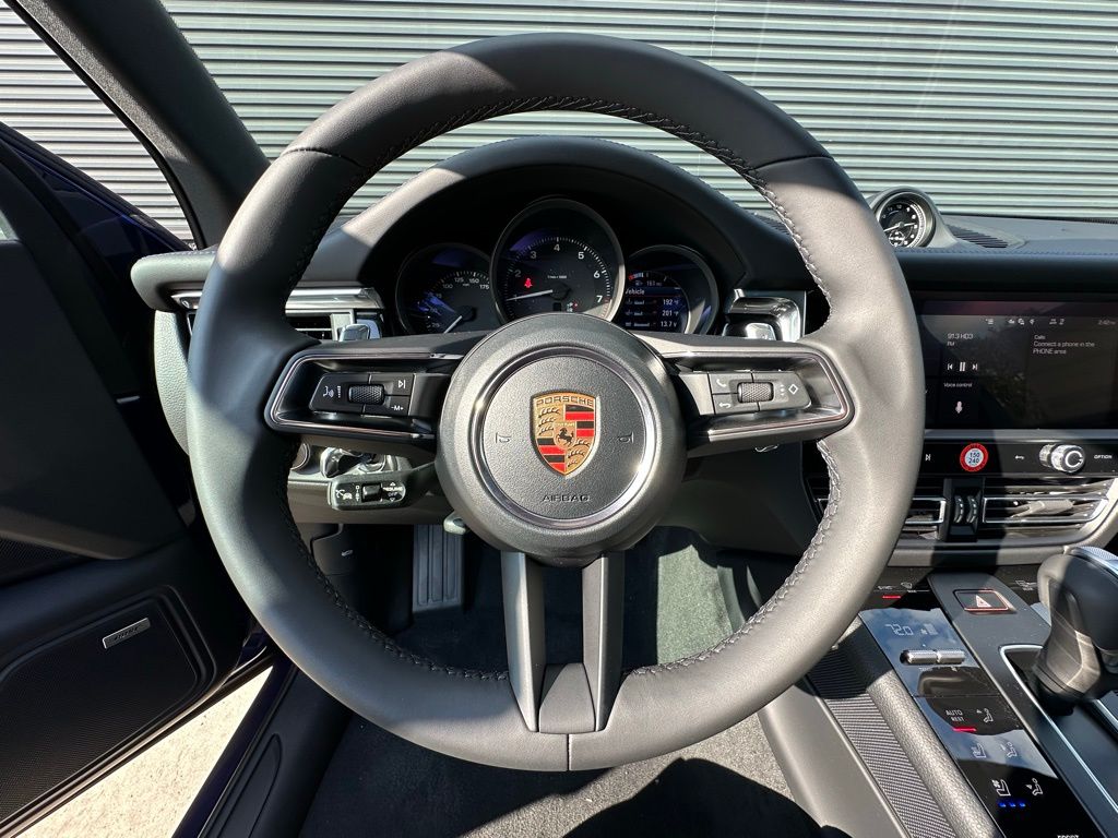 Thumbnail: 2026 Porsche Macan - 15