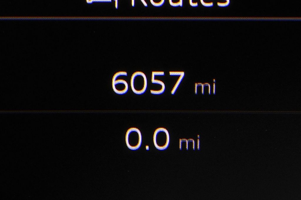 Thumbnail: 2025 Audi Q6 e-tron - 32