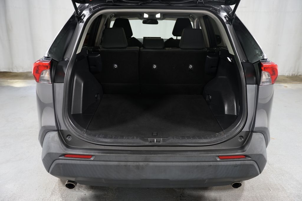 2022 Toyota RAV4 LE 31