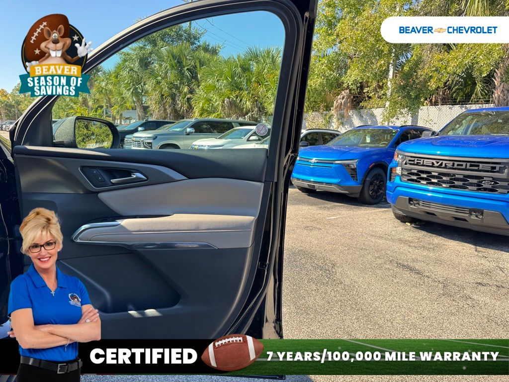 Used 2025 Chevrolet Traverse SUV