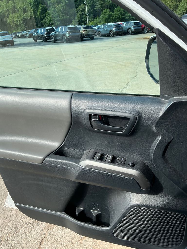 Used 2019 White Toyota SR5 image 5