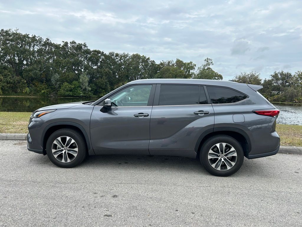 Thumbnail: 2023 Toyota Highlander - 2