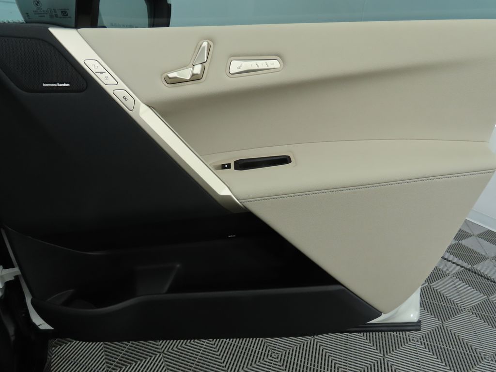 2024 BMW iX xDrive50 25