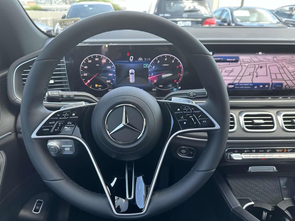 2025 Mercedes-Benz GLS 450 4MATIC 9