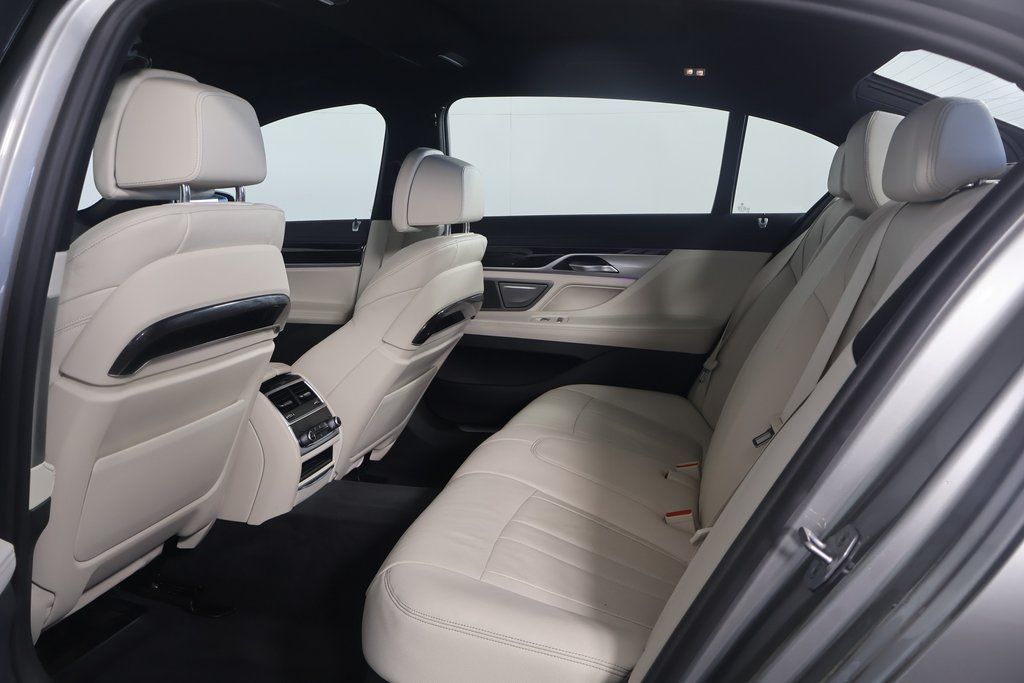 Thumbnail: 2022 BMW 7 Series - 11