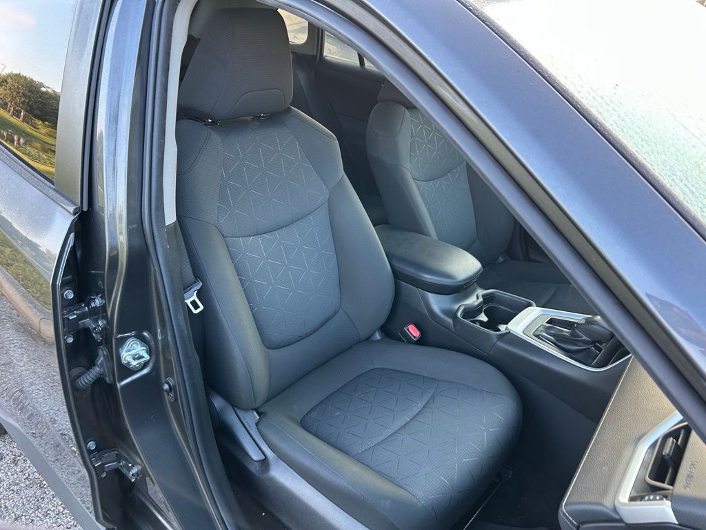 Thumbnail: 2021 Toyota RAV4 - 15