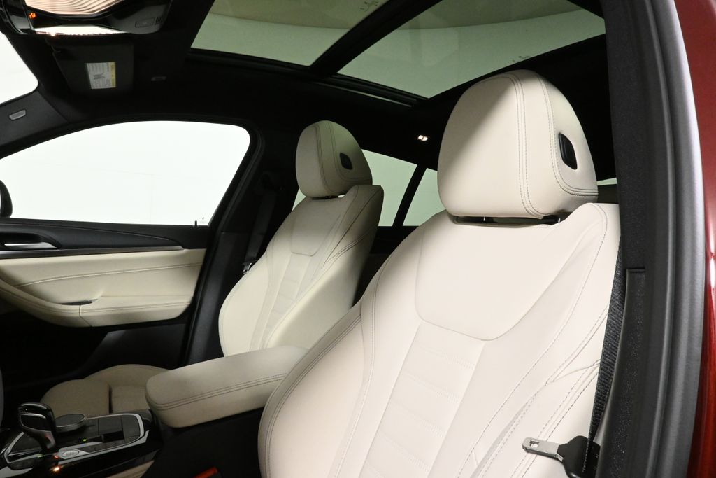 Thumbnail: 2025 BMW X4 - 16