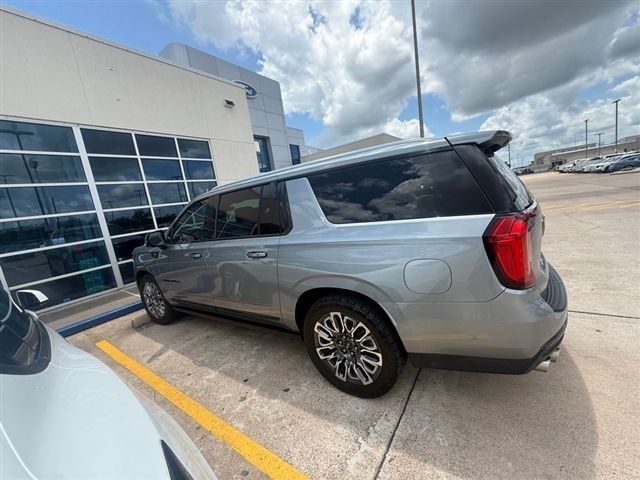 2023 GMC Yukon XL Denali Ultimate Silver at Toyota of Victoria
