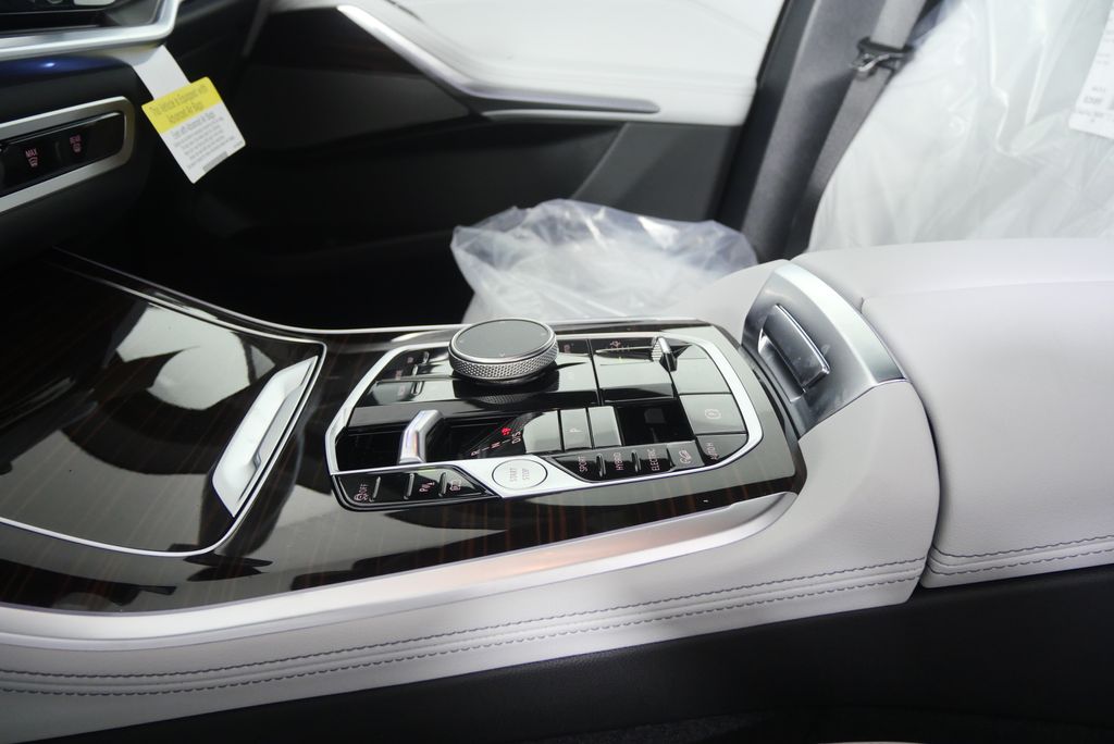 Thumbnail: 2026 BMW X5 - 21