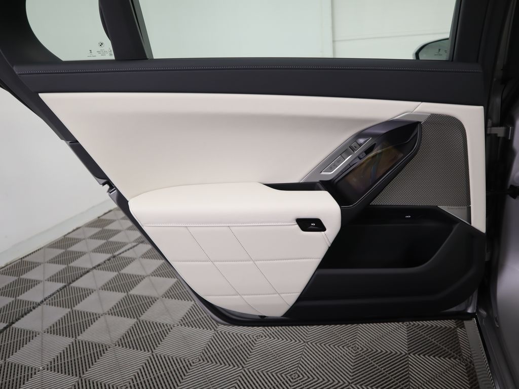 Thumbnail: 2026 BMW i7 - 28