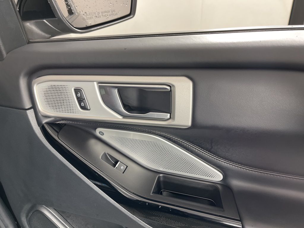 2022 Ford Explorer Platinum 8