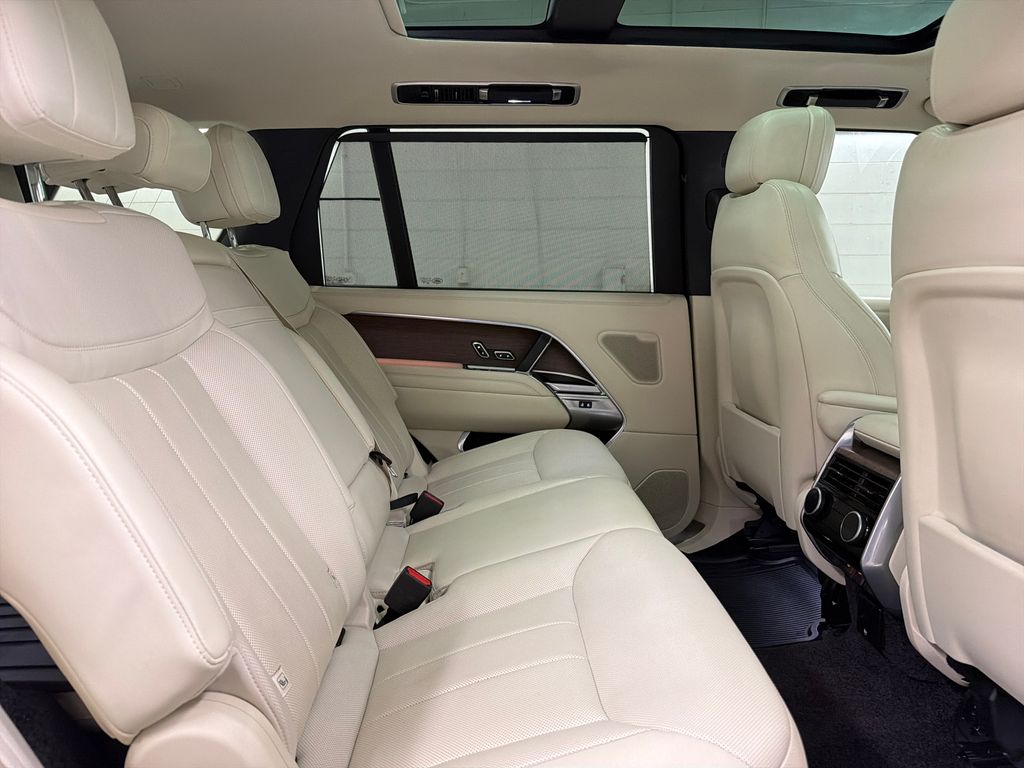 Used 2025  Land Rover SE image 29