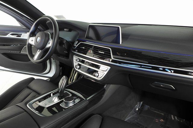 2022 BMW 7 Series 740i 13