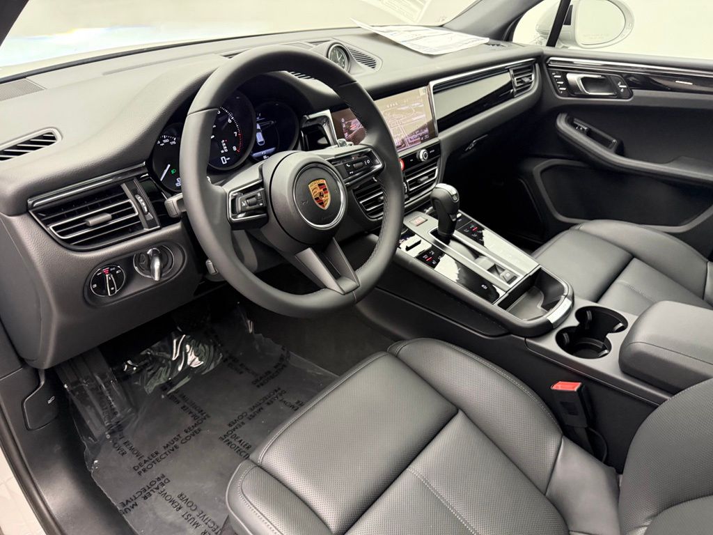 Thumbnail: 2026 Porsche Macan - 4