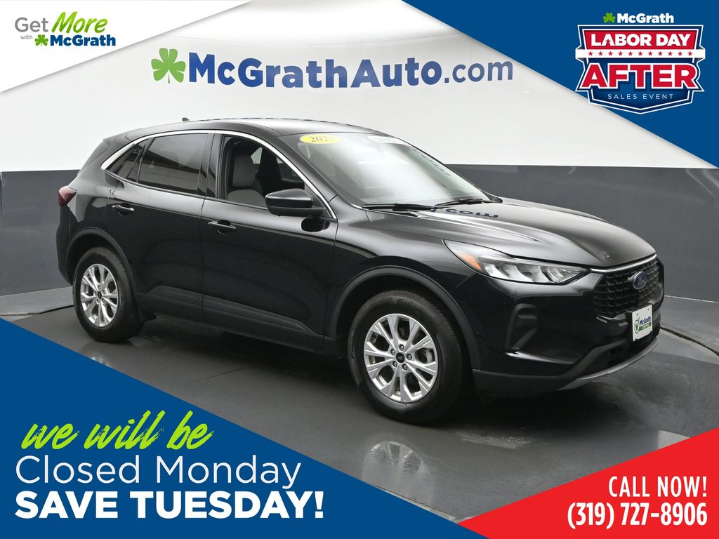 2023 Ford Escape Negro (Black Metallic) SUV/Crossover Tracción en las cuatro ruedas 8 velocidades Automática