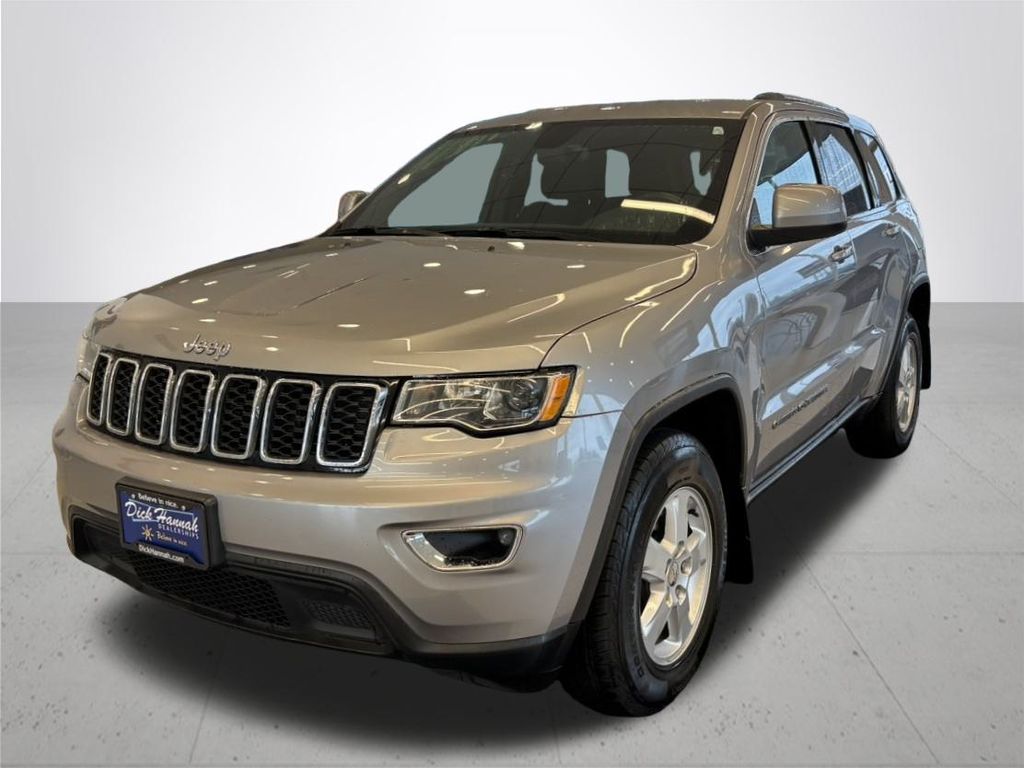 2017 Jeep Grand Cherokee Laredo photo 2