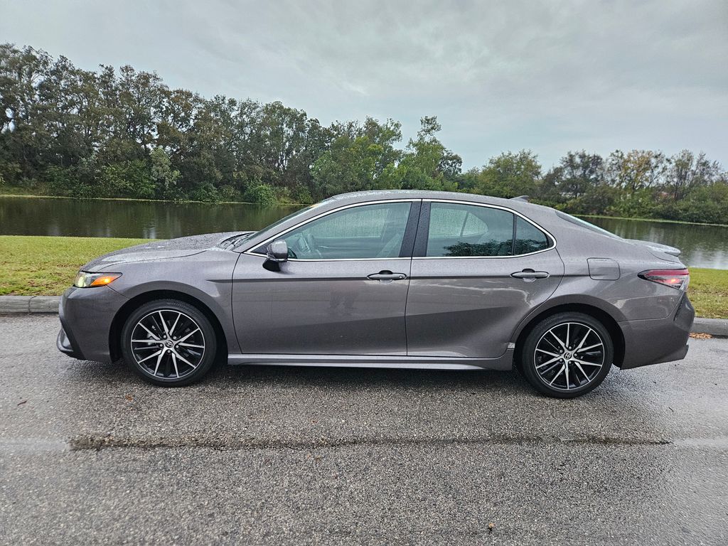 2024 Toyota Camry SE 2