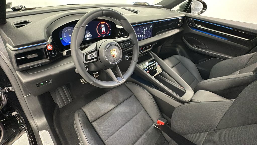 Thumbnail: 2025 Porsche Macan - 4
