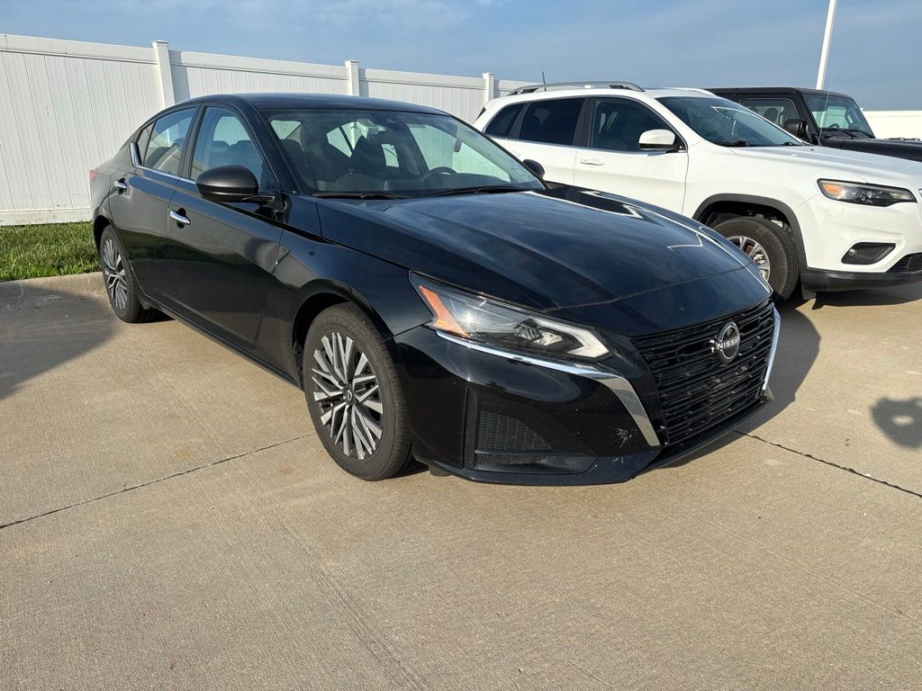Super Black Clearcoat 2024 Nissan Altima 2.5 SV FWD Sedan Front-Wheel Drive Continuously Variable Transmission